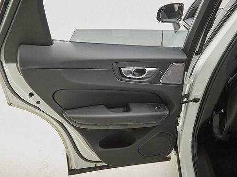 Used 2023 Volvo XC60 B5 Ultimate image 21