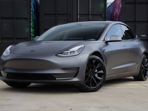 Used 2018 Tesla Model 3 Long Range RWD image 1