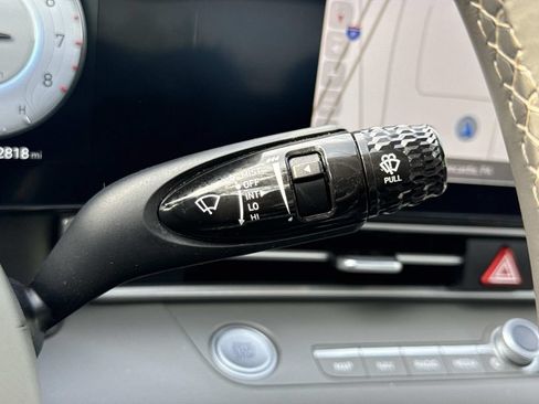 Used 2023 Hyundai Elantra SEL w/ Convenience Package FWD image 12