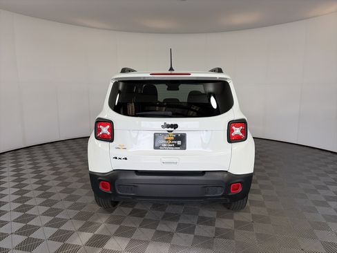 Used 2023 Jeep Renegade Latitude AWD/4WD image 9