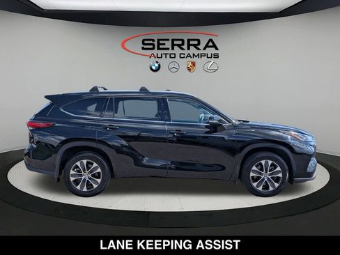 Used 2022 Toyota Highlander XLE AWD/4WD image 14