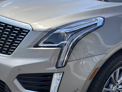 Used 2022 Cadillac XT5 Premium Luxury w/ Technology Package FWD image 8