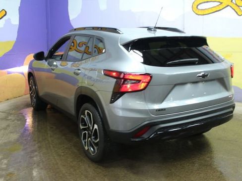 Used 2025 Chevrolet Trax RS w/ Sunroof Package image 6