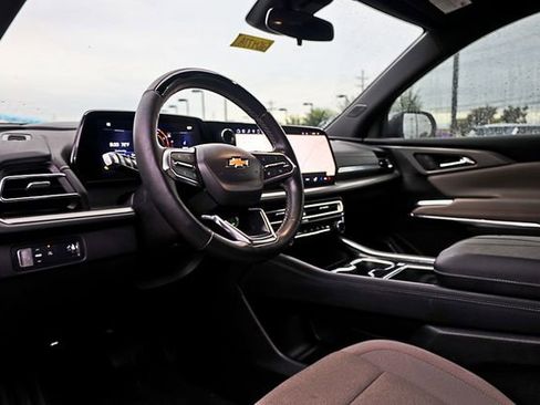 Used 2024 Chevrolet Traverse LT w/ Enhanced Driving Package image 15