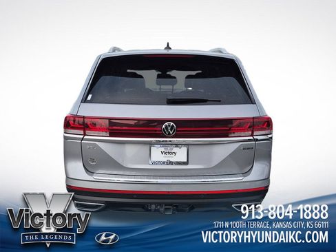 Used 2024 Volkswagen Atlas SEL AWD/4WD image 4