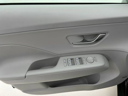 Used 2025 Hyundai Kona Limited image 28
