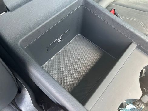 Used 2024 Audi Q5 e Premium Plus w/ Premium Plus Package image 36