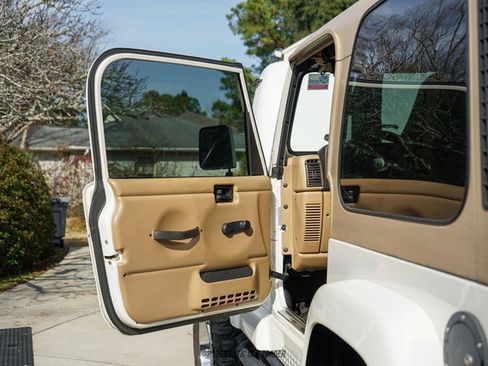Used 2002 Jeep Wrangler Sahara AWD/4WD image 78