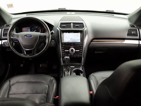 Used 2018 Ford Explorer Limited image 19