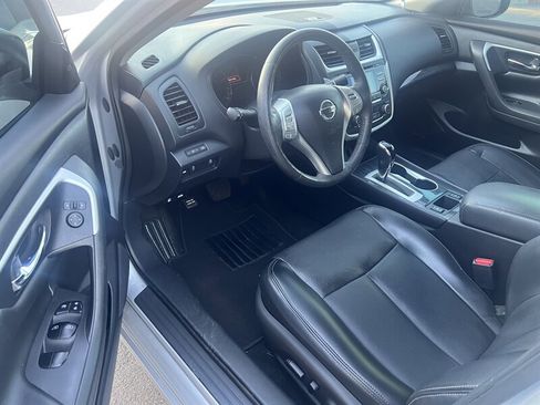Used 2017 Nissan Altima 2.5 SL w/ Moonroof Package image 14