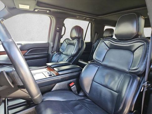 Used 2020 Lincoln Navigator Reserve w/ Luxury Package image 17