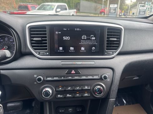 Used 2020 Kia Sportage LX AWD/4WD image 9