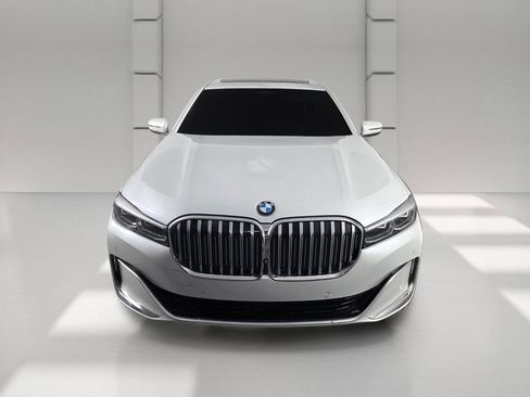 Used 2020 BMW 750i xDrive w/ Autobahn Package AWD/4WD image 3