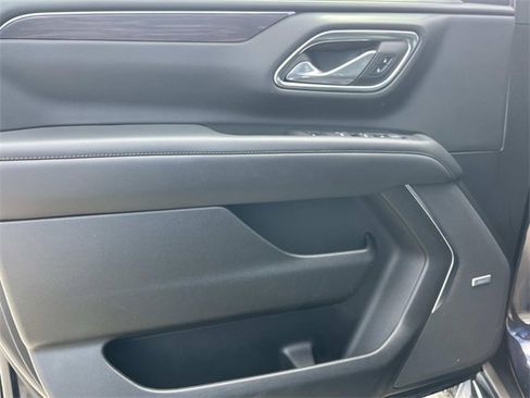 Used 2024 Chevrolet Suburban LT image 27