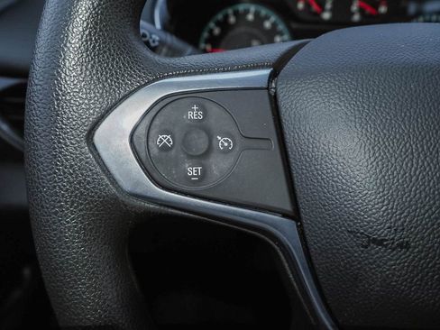 Used 2021 Chevrolet Traverse LS image 31