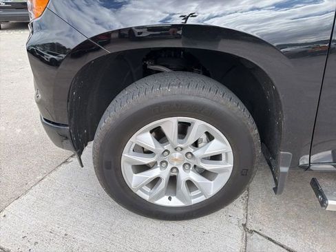 Used 2025 Chevrolet Silverado 1500 Custom image 4