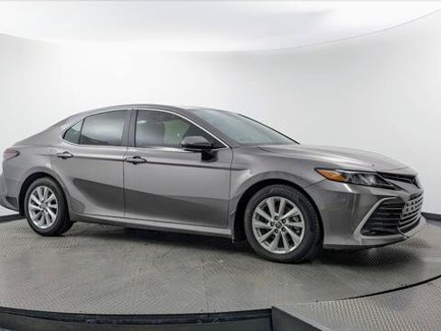 Used 2024 Toyota Camry LE w/ Convenience Package FWD image 9