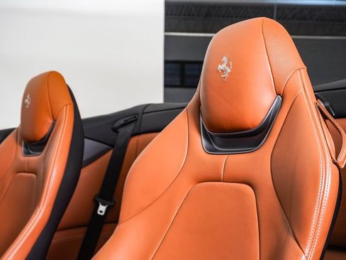 Used 2019 Ferrari Portofino RWD image 22