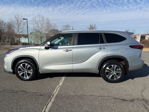 Used 2023 Toyota Highlander L image 5