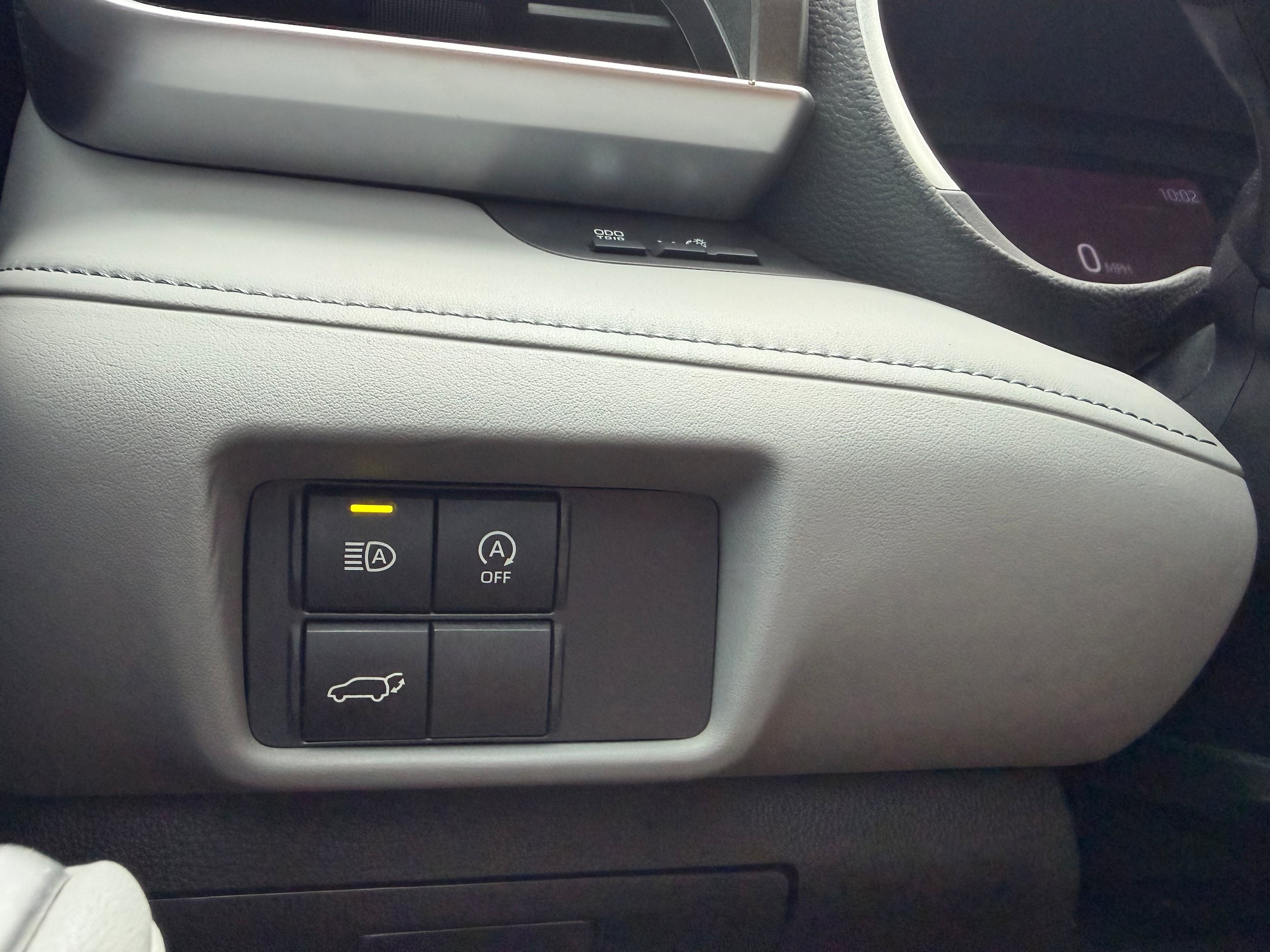 Used 2024 Toyota Highlander XLE FWD image 24
