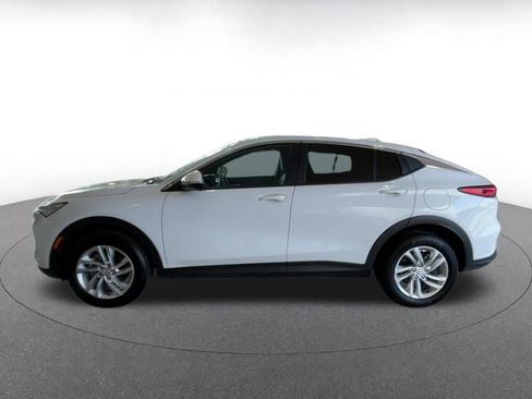 Used 2025 Buick Envista Preferred image 9