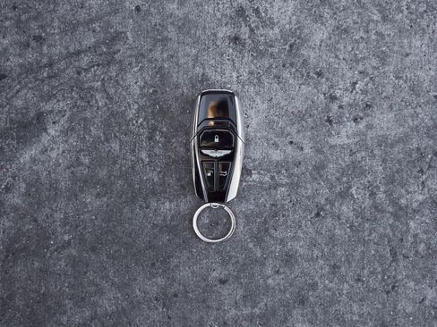 Used 2023 Aston Martin V12 Vantage RWD image 66