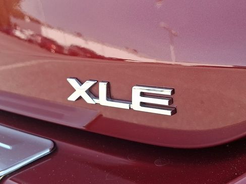 Used 2023 Toyota Highlander XLE FWD image 32