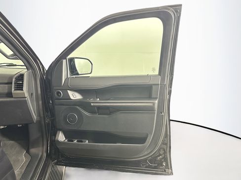 Used 2021 Ford Expedition XLT image 31
