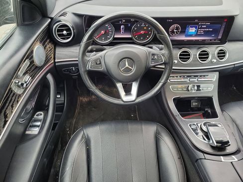 Used 2018 Mercedes-Benz E 400 4MATIC Sedan image 10