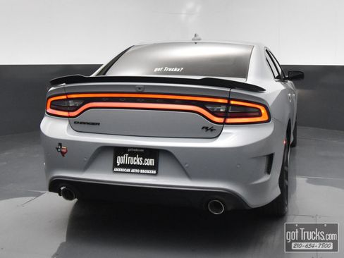 Used 2022 Dodge Charger R/T w/ Blacktop Package RWD image 6