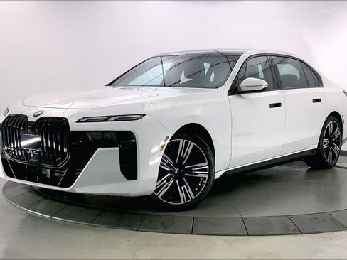 Certified 2023 BMW 760i xDrive AWD/4WD image 11