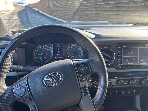 Used 2021 Toyota Tacoma TRD Sport image 11