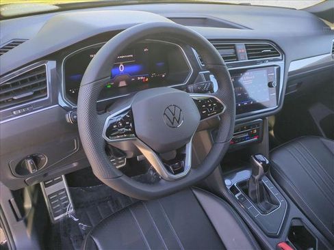 Used 2024 Volkswagen Tiguan SE R-Line FWD image 10