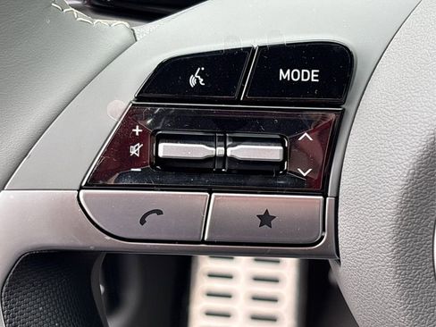 Certified 2025 Hyundai Elantra Sport image 22