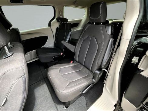 Used 2023 Chrysler Voyager LX FWD image 21