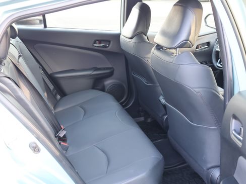 Used 2020 Toyota Prius XLE AWD/4WD image 19