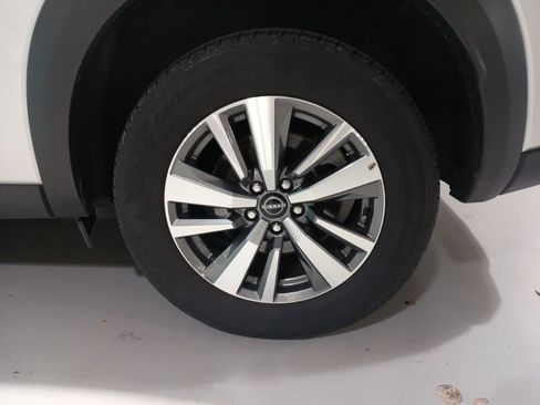 Used 2025 Nissan Pathfinder SL AWD/4WD image 26