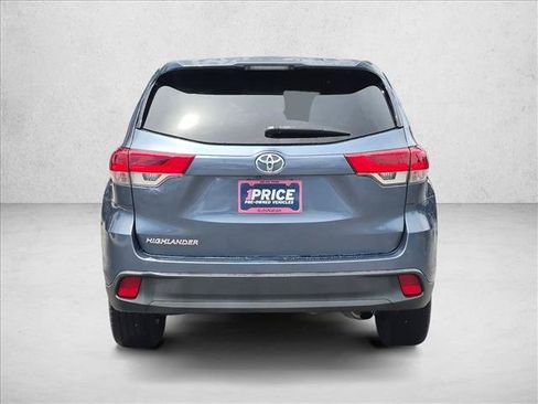 Used 2018 Toyota Highlander LE FWD image 7