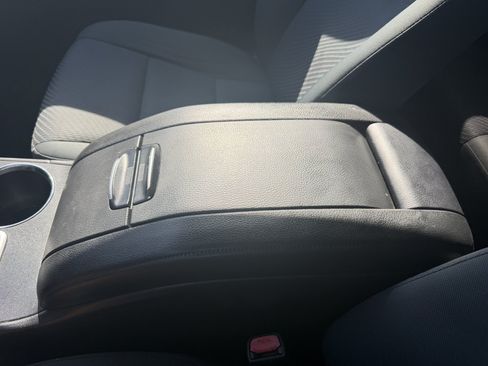 Used 2019 Toyota Highlander LE FWD image 26