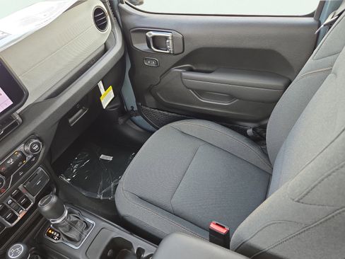 New 2025 Jeep Gladiator Sport image 19