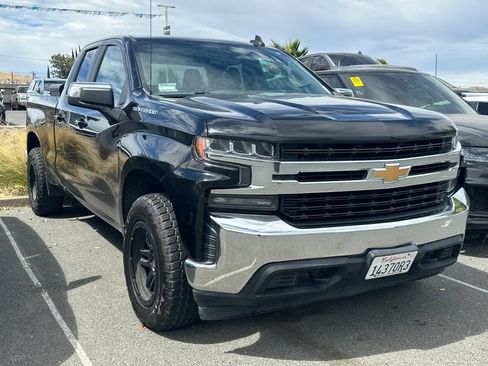 Used 2020 Chevrolet Silverado 1500 LT w/ Trailering Package AWD/4WD image 2