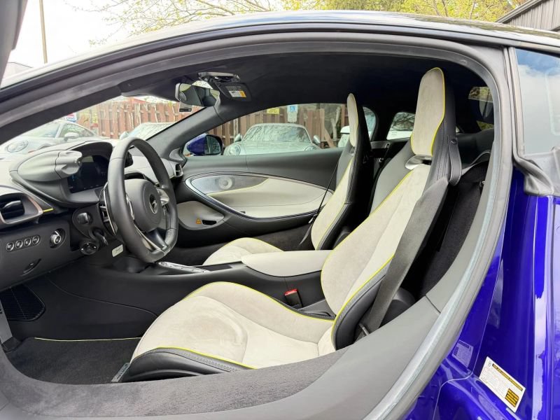 Used 2023 McLaren Artura RWD image 12