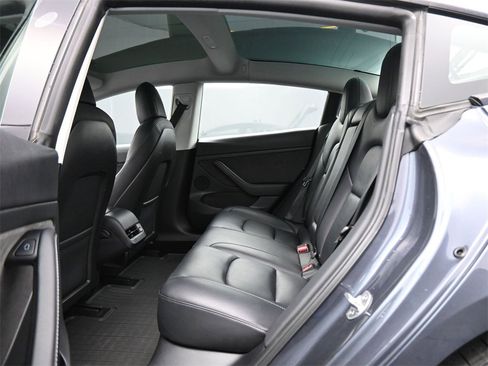 Used 2022 Tesla Model 3 Long Range image 14