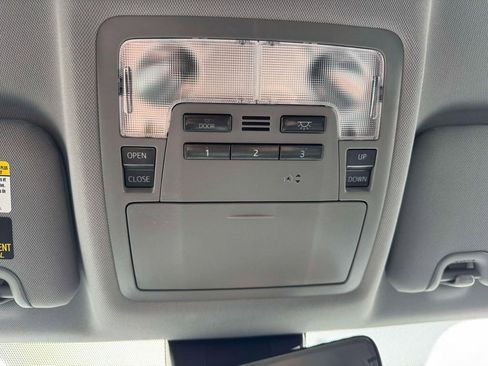 Used 2019 Toyota Highlander SE image 31