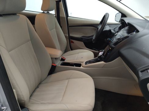 Used 2018 Ford Focus SE w/ SE Appearance Package image 21