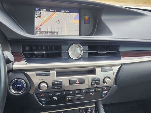 Used 2018 Lexus ES 300h image 10