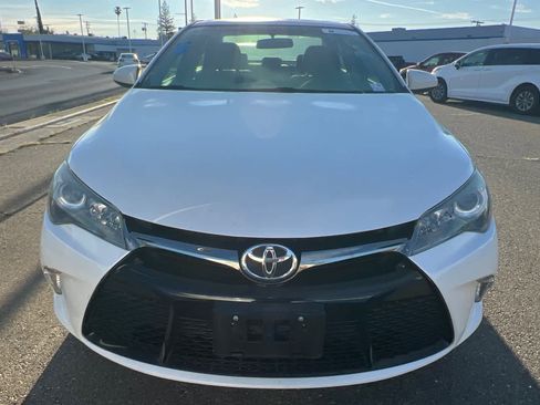 Used 2016 Toyota Camry SE image 2