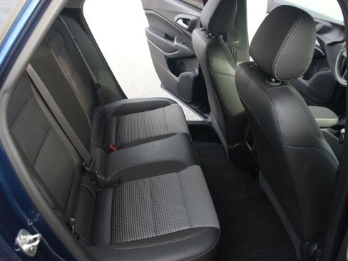Used 2024 Chevrolet Trax LT FWD image 32
