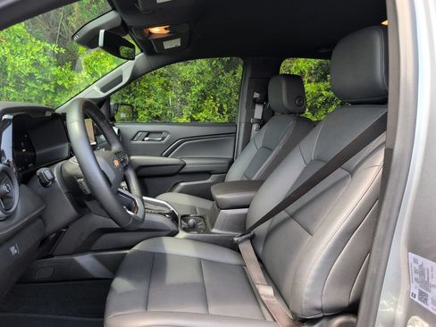 Used 2024 Chevrolet Colorado LT w/ LT Convenience Package III RWD image 13