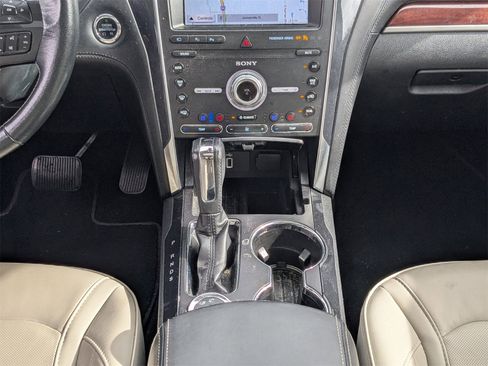 Used 2019 Ford Explorer Platinum image 25